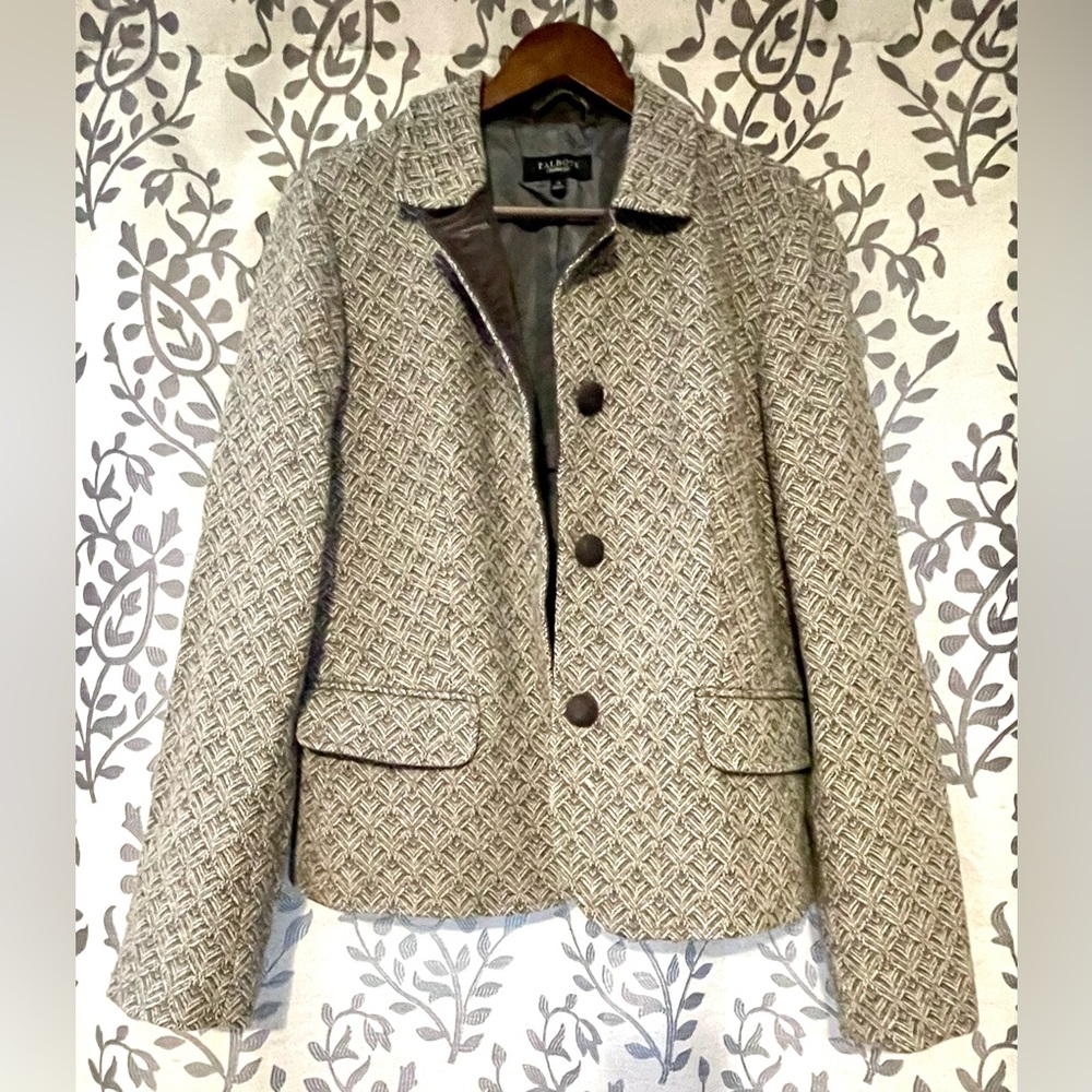 Talbots blazer. Women’s size 14. Great neutral to pair with trousers or denim